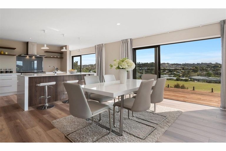 Photo of property in 41 Pohutukawa Avenue, Shelly Park, Auckland, 2014