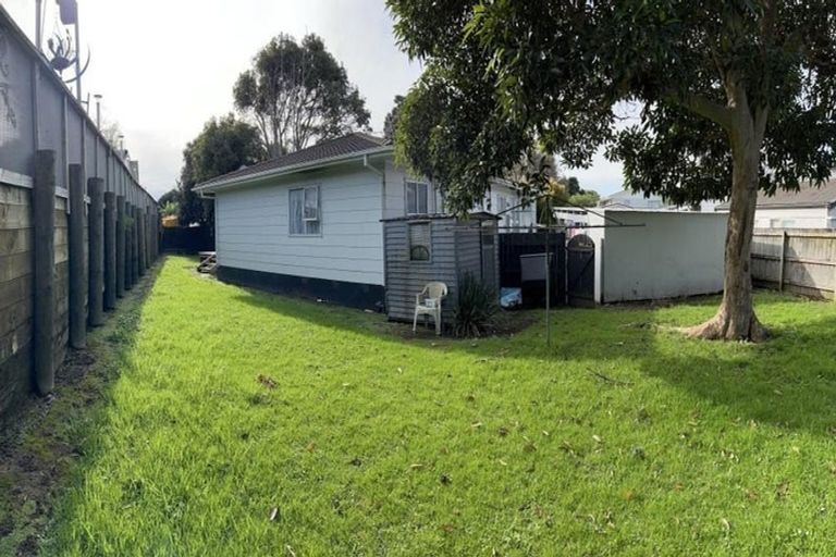 Photo of property in 2/50 Moncrieff Avenue, Clendon Park, Auckland, 2103