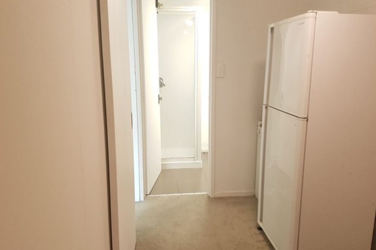 Photo of property in 1/546 Glenfield Road, Glenfield, Auckland, 0629