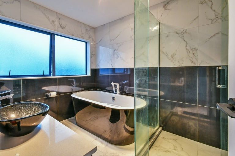 Photo of property in 14 Henriette Place, The Gardens, Auckland, 2105