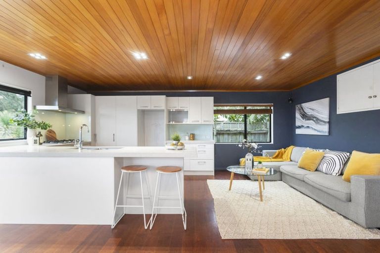 Photo of property in 92b Sandspit Road, Shelly Park, Auckland, 2014