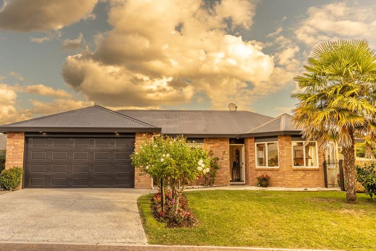 Photo of property in 35 Northmeadow Drive, Rototuna, Hamilton, 3210