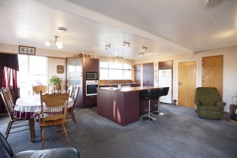 Photo of property in 64 Great North Road, Winton, 9720