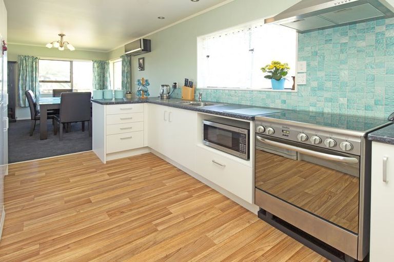 Photo of property in 1/38 Albatross Road, Red Beach, 0932