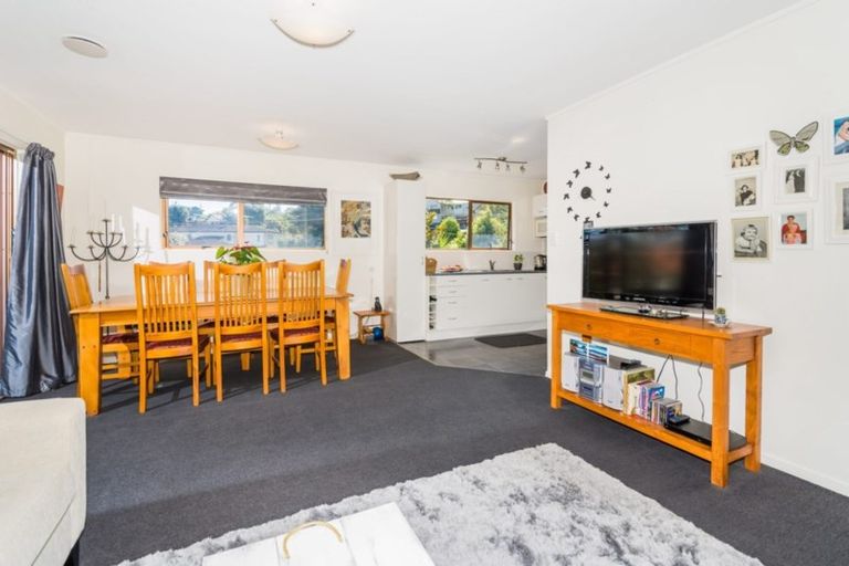 Photo of property in 1/43 Seaton Road, Murrays Bay, Auckland, 0630