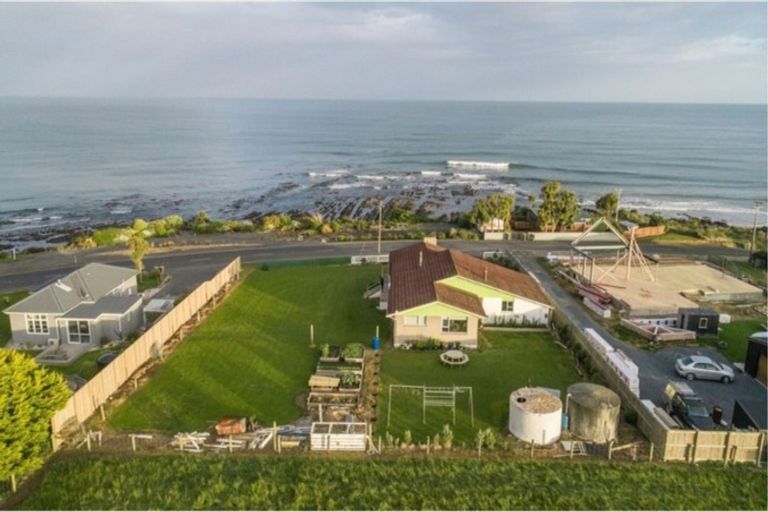 Photo of property in 1302 Kaka Point Road, Kaka Point, Balclutha, 9271