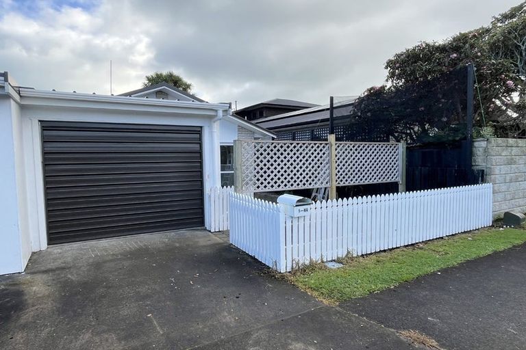 Photo of property in 44a Whiteley Street, Moturoa, New Plymouth, 4310