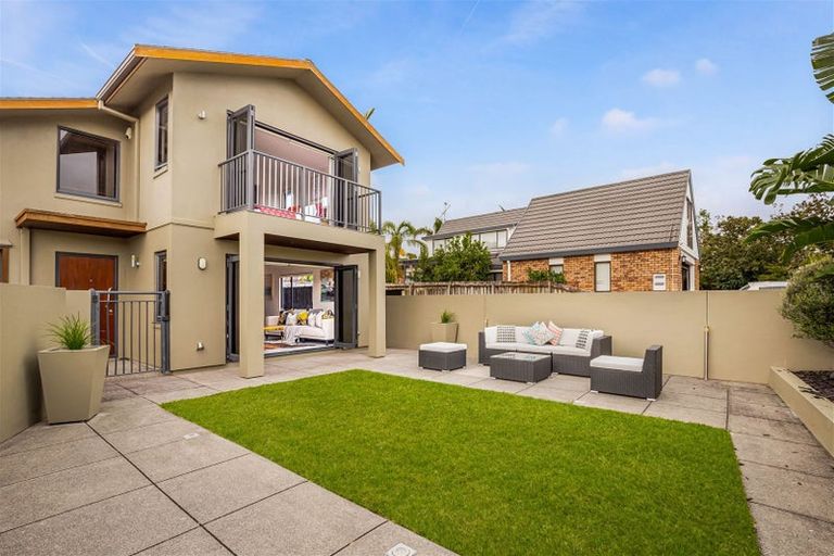 Photo of property in 48a Picasso Drive, West Harbour, Auckland, 0618