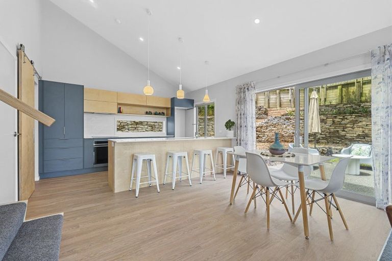 Photo of property in 5 Awanui Street, Merrilands, New Plymouth, 4312