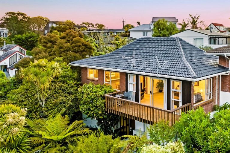 Photo of property in 2/4 Helvetia Drive, Browns Bay, Auckland, 0630