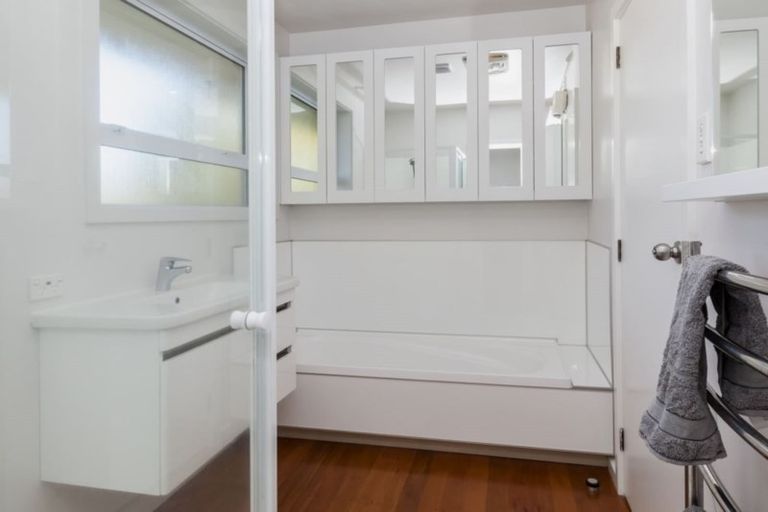 Photo of property in 14 Oakfield Street, Burnside, Christchurch, 8053