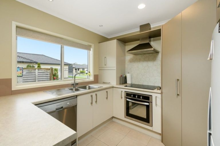 Photo of property in 2/100 Millers Road, Brookfield, Tauranga, 3110