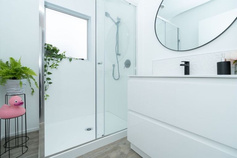 Photo of property in 381a Kahikatea Drive, Dinsdale, Hamilton, 3204