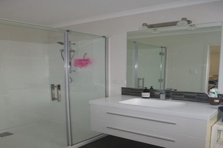 Photo of property in 2 Malbec Place, Huapai, Kumeu, 0810