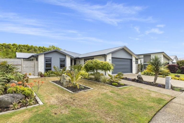Photo of property in 105 Penetaka Heights, Pyes Pa, Tauranga, 3112
