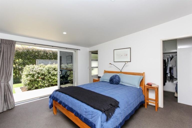 Photo of property in 10b Long Place, Frankleigh Park, New Plymouth, 4310