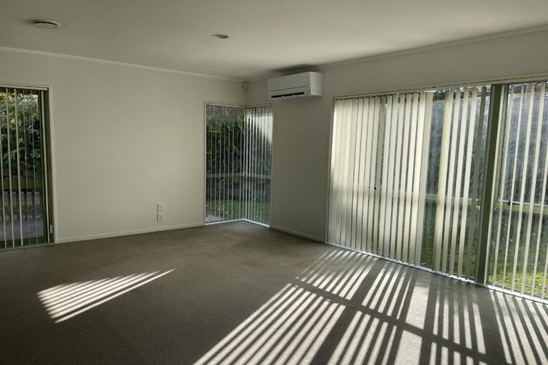 Photo of property in 38 Harbour Lights Close, West Harbour, Auckland, 0618