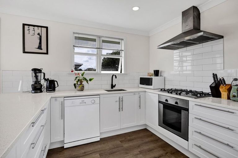 Photo of property in 24 Murray Avenue, Hawera, 4610