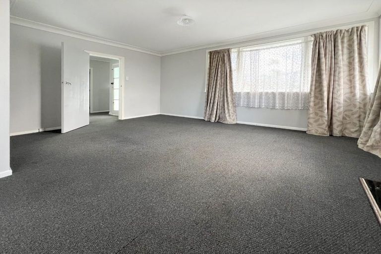 Photo of property in 5 Kelwyn Road, Kelston, Auckland, 0602