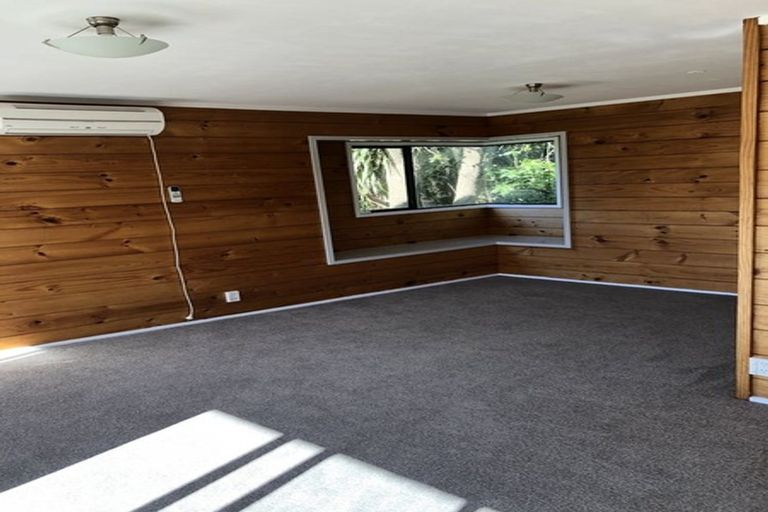 Photo of property in 15a Main Road, Tawa, Wellington, 5028