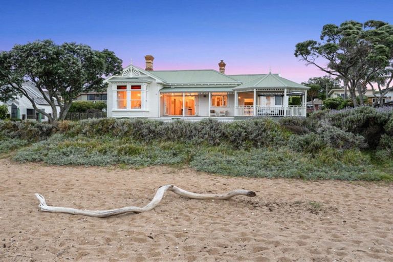 Photo of property in 36 Oxford Terrace, Devonport, Auckland, 0624