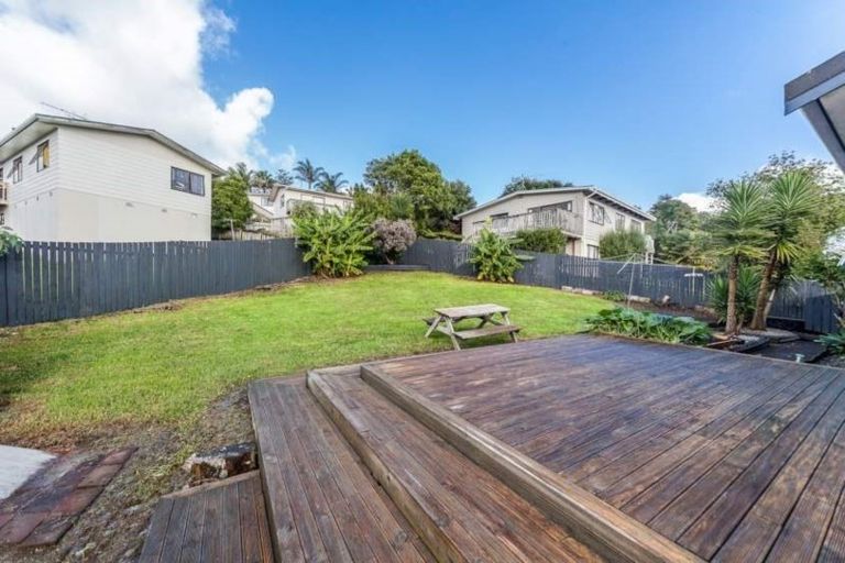 Photo of property in 8 Arde Place, Massey, Auckland, 0614