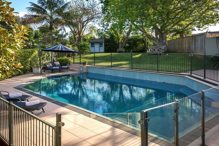 Photo of property in 59 Marine Parade, Mellons Bay, Auckland, 2014