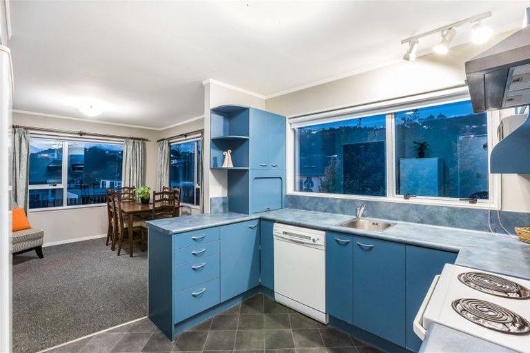 Photo of property in 6b Yarrow Place, Papakowhai, Porirua, 5024