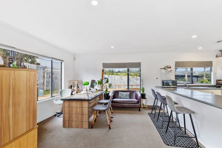 Photo of property in 12 Roy Maloney Drive, Henderson, Auckland, 0612