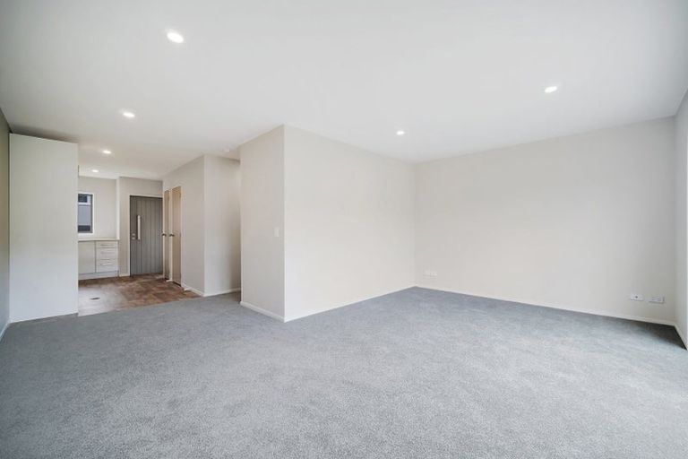 Photo of property in 2/70 Clevedon Road, Papakura, 2110