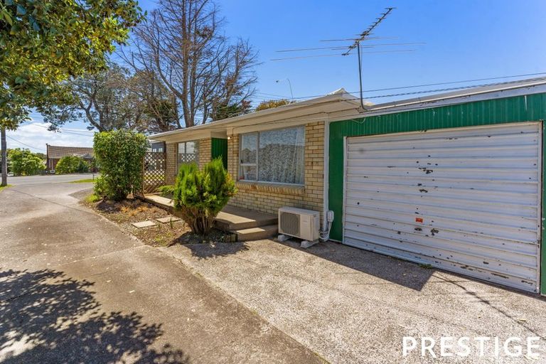 Photo of property in 1/4046 Great North Road, Glen Eden, Auckland, 0602