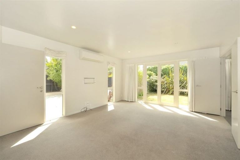 Photo of property in 19a Beatrice Place, Avonhead, Christchurch, 8042