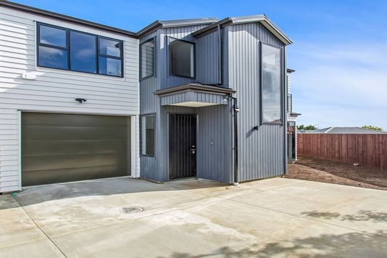 Photo of property in 165b Waimumu Road, Massey, Auckland, 0614