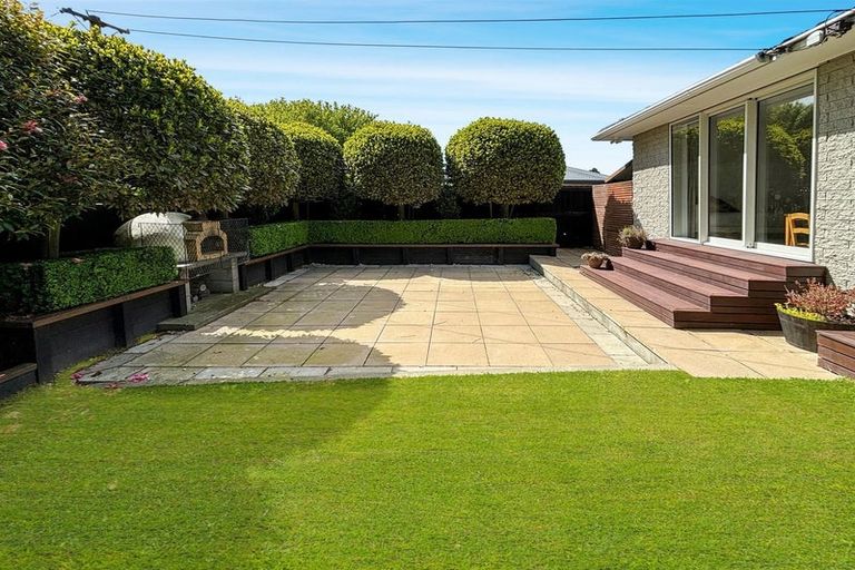 Photo of property in 35 Pinehurst Crescent, Russley, Christchurch, 8042