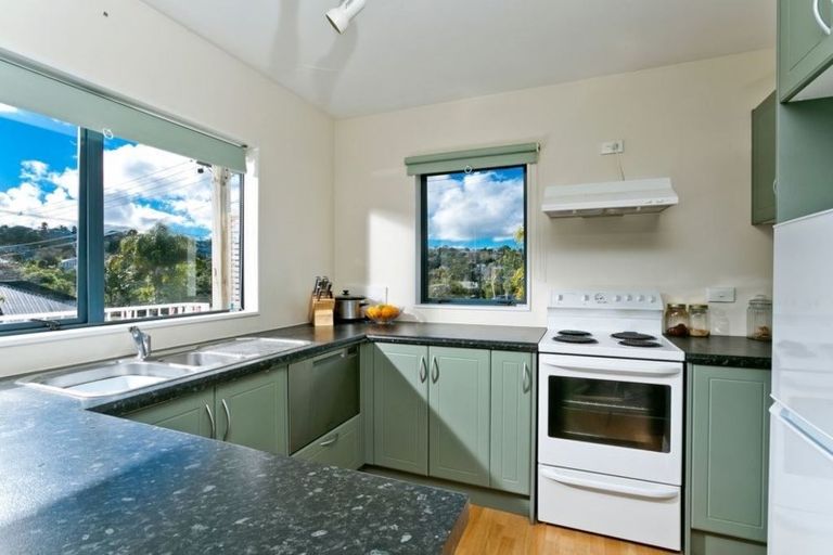 Photo of property in 90 Saddleback Rise, Murrays Bay, Auckland, 0630