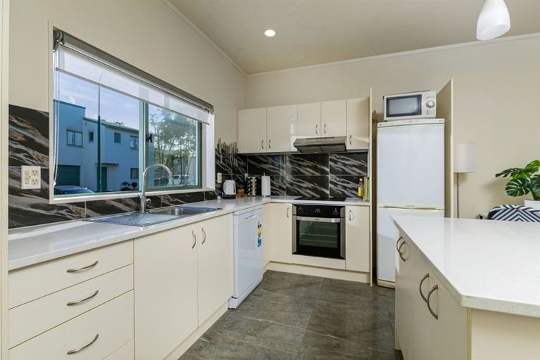 Photo of property in 11 Vitex Lane, Henderson, Auckland, 0612