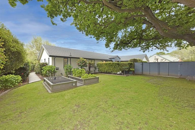 Photo of property in 27 Acorn Close, Waltham, Christchurch, 8023