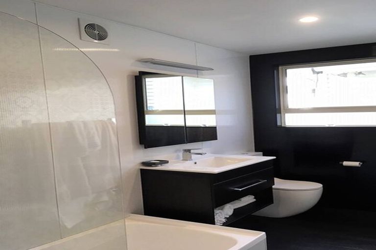 Photo of property in 17 Palliser Road, Roseneath, Wellington, 6011