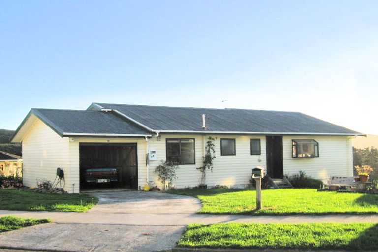 Photo of property in 30 Northumberland Street, Cannons Creek, Porirua, 5024