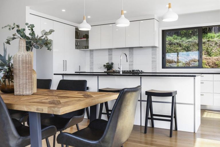 Photo of property in 7b Montrose Place, Highlands Park, New Plymouth, 4312