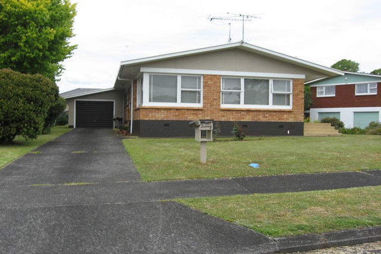 Photo of property in 20 Crisp Avenue, Pukekohe, 2120