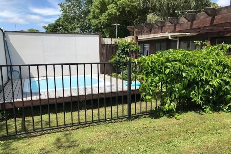 Photo of property in 8 Zenith Place, Conifer Grove, Takanini, 2112