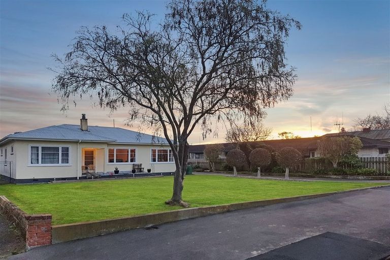 Photo of property in 3 Edward Street, Dannevirke, 4930