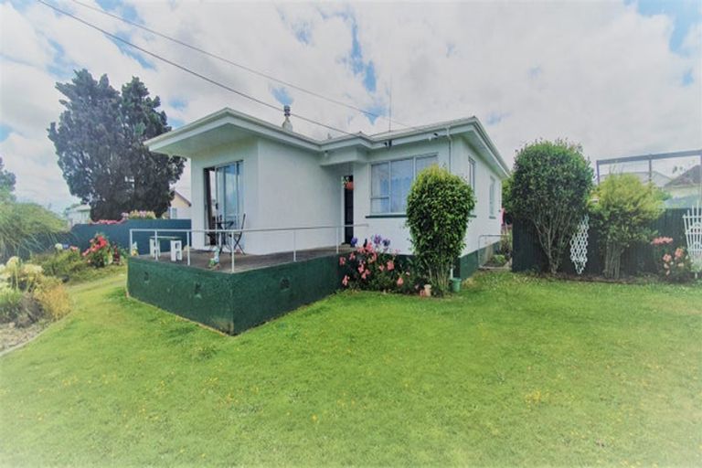 Photo of property in 24 Brassey Street, Waverley, 4510