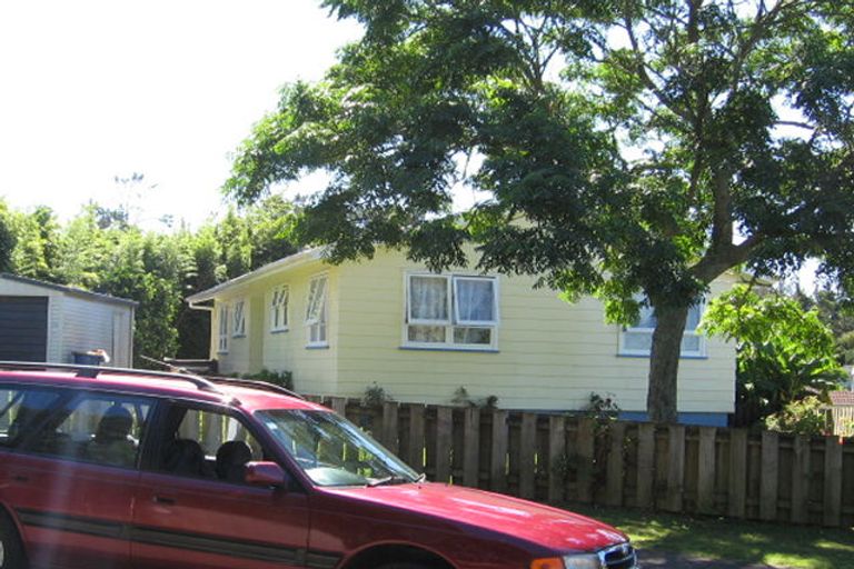 Photo of property in 4 Cecil Beatt Place, West Harbour, Auckland, 0618