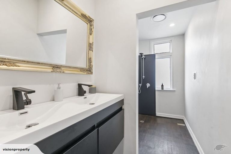 Photo of property in 142 Titirangi Road, New Lynn, Auckland, 0600