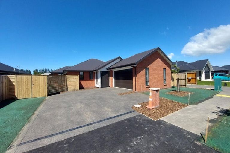 Photo of property in 130 Shillingford Boulevard, Rolleston, 7615