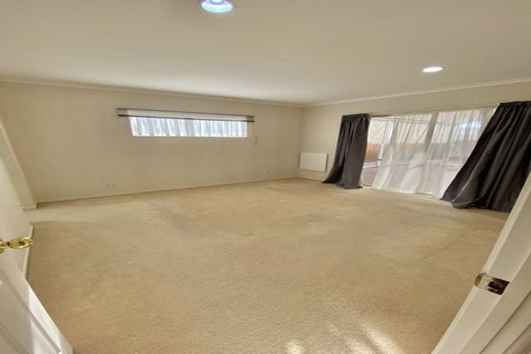 Photo of property in 52 Delmont Close, East Tamaki Heights, Auckland, 2016