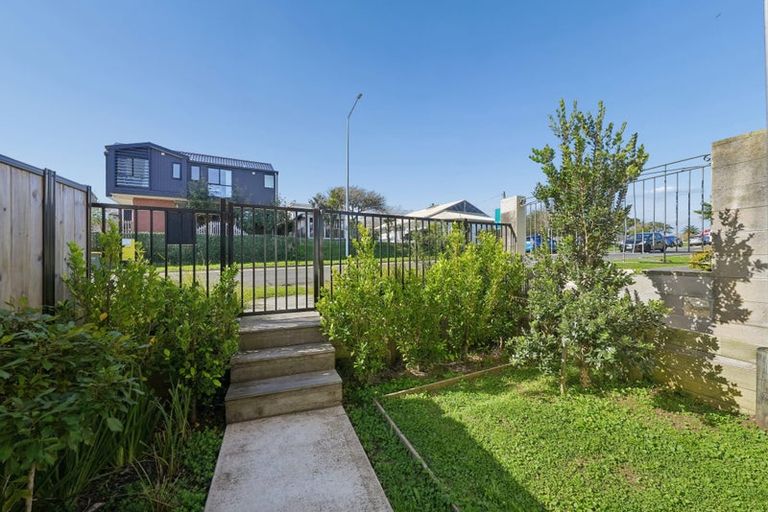 Photo of property in 250a Great North Road, Henderson, Auckland, 0612