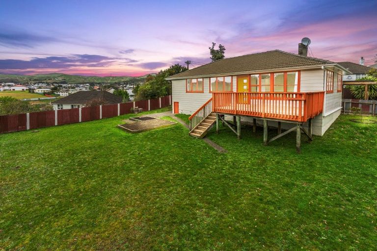 Photo of property in 5 Cheshire Street, Cannons Creek, Porirua, 5024